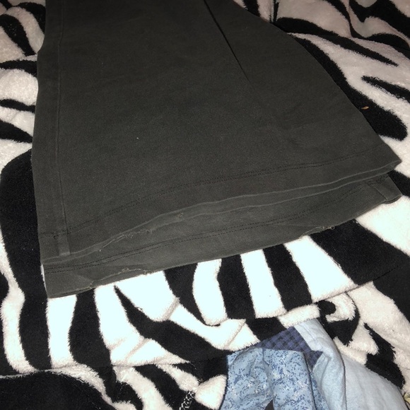 Yoga pants. Flare fit. - Picture 2 of 3